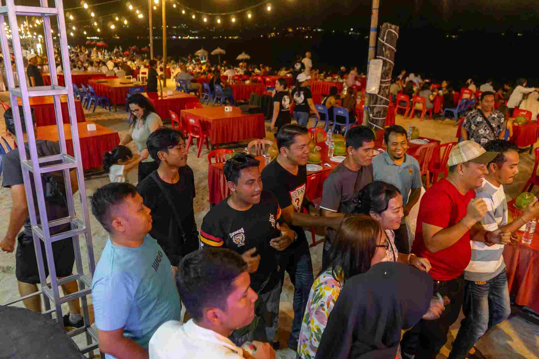 Menikmati senja dan kebersamaan bersama keluarga besar BPR NBP 34.
Momen sederhana, rasa kebersamaan yang luar biasa ðŸ¤