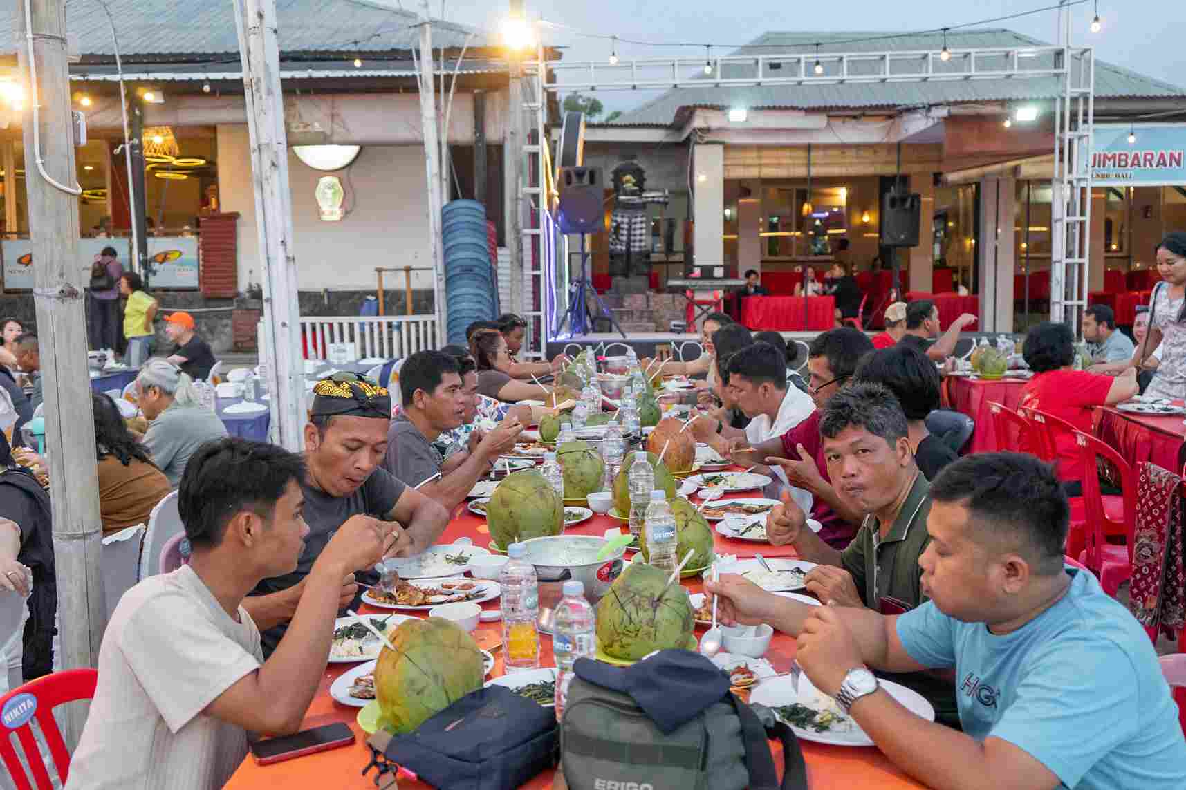 Makan siang bareng BPR NBP 34
Kenyang, kompak, lanjut jalan ðŸ’™